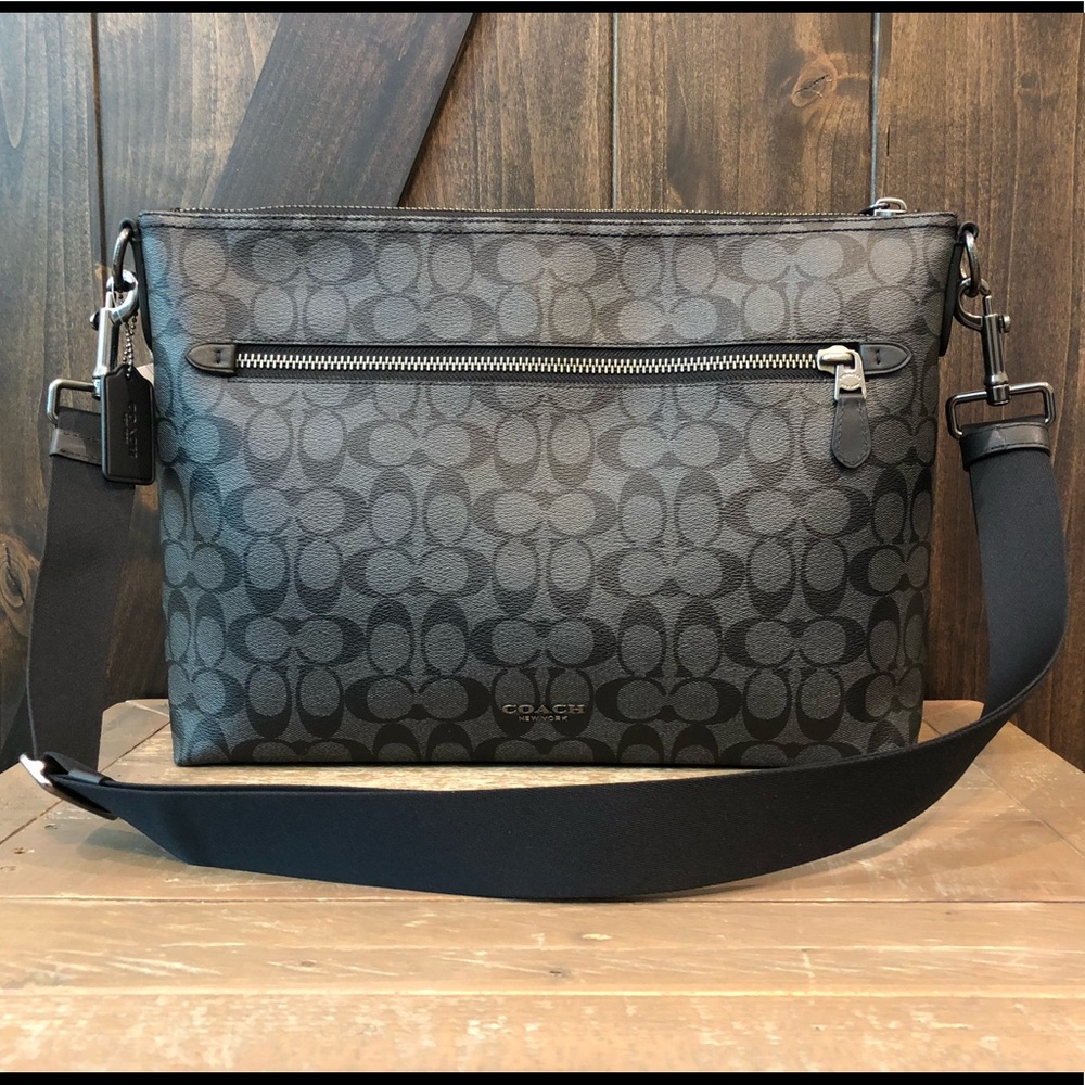 NWT Authentic Coach Graham Messenger Bag